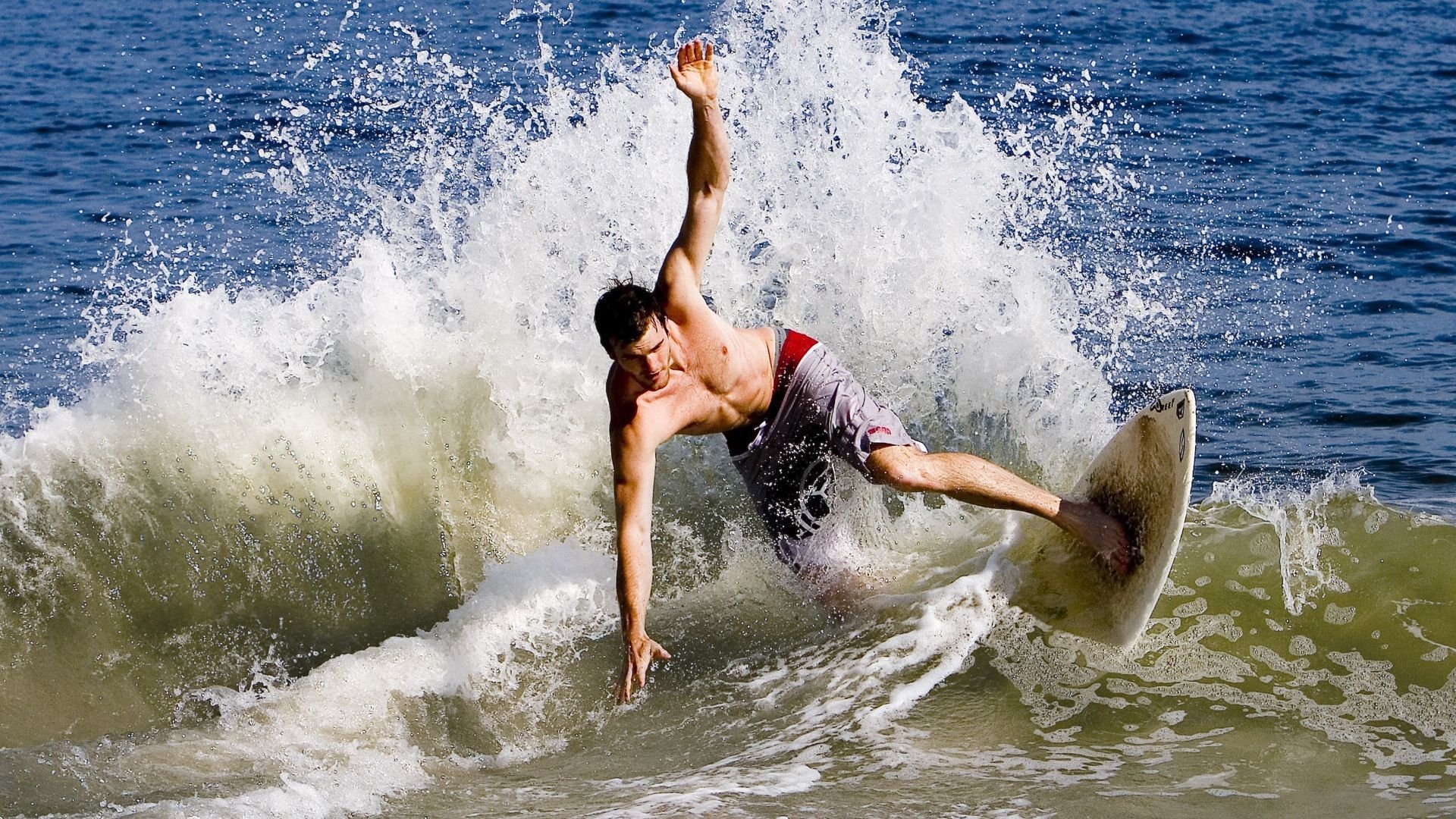 “夜色狂飙：夜间赛段的惊悚体验”，夜色啤酒怎么样